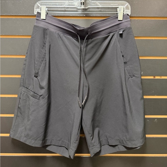 Athleta Venture Bermuda Shorts Black Size 8 - Picture 1 of 3
